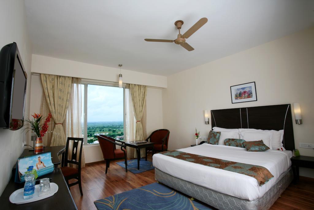 Hotel Leonia Holistic Destination Shamirpet Zimmer foto